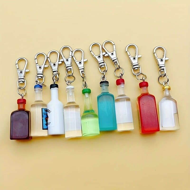 Beer & Wine Jockey Plaza Shopping - 9個入り樹脂製ビール瓶キーホルダー - カラフルなミニボトル型キーホルダー、金属製バックル付き、女性向けノベルティパーティーギフトに最適