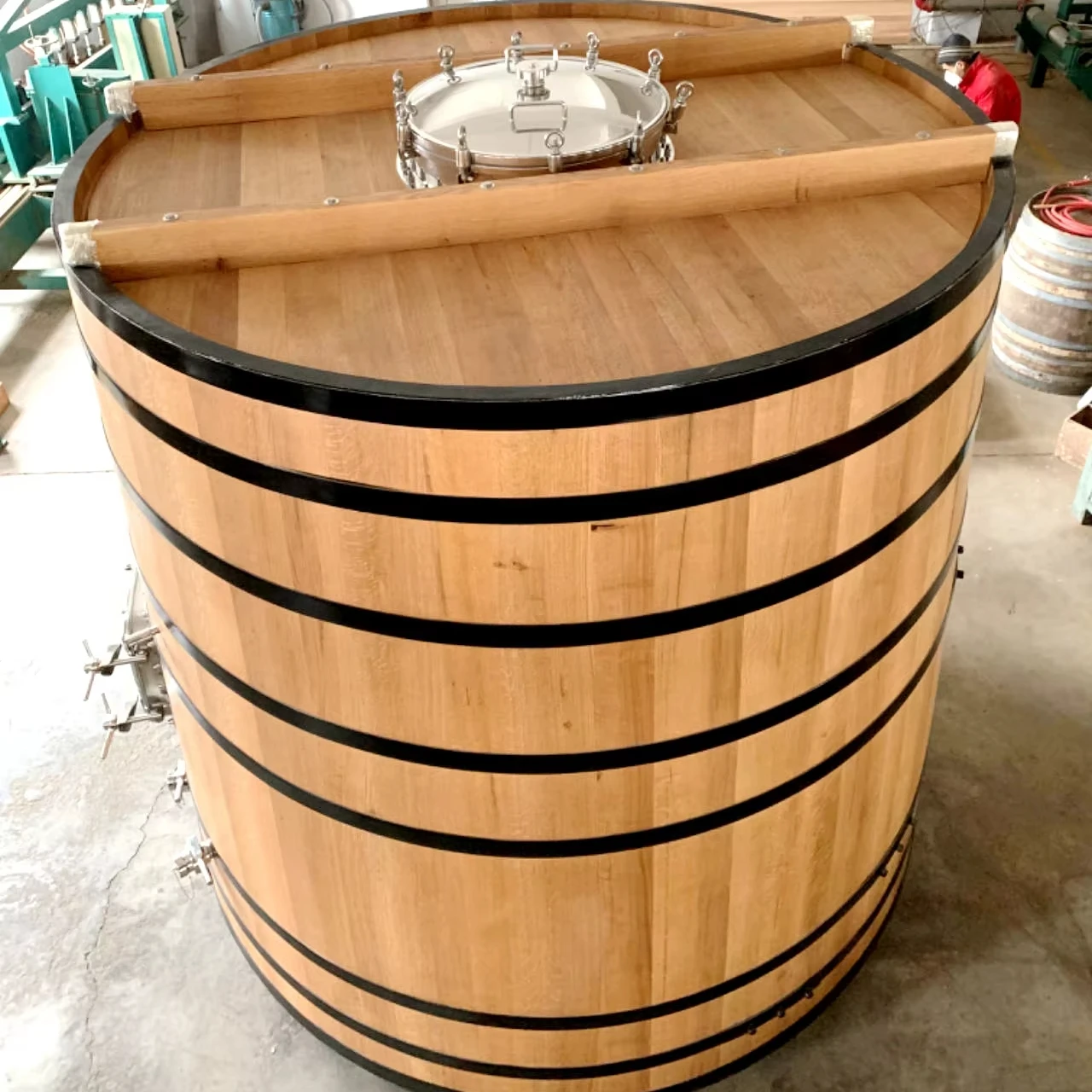 Wine Beer Store - ワイン、ビール、ブランデー、ウイスキー、ラム、シェリーなどの飲料を保管するための木製オーク樽