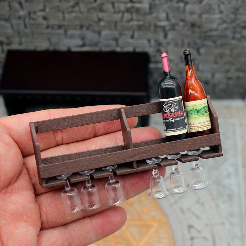Wine Rack Wall Mount - 1 セットドールハウスおもちゃシミュレーション壁掛けワインラックカップラックミニチュア吊りディスプレイラックモデルままごとのおもちゃの装飾子供のギフト
