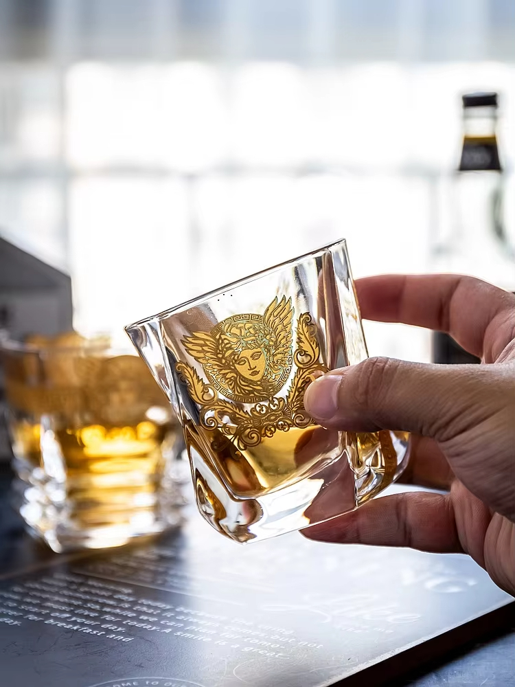 メデューサ ゴールドヘッド塗装ウイスキーグラス 多機能酒ワイ - Whisky Beer And Wine のレビューと価格